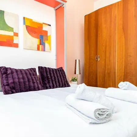 Lovely With River Views And Parking Málaga