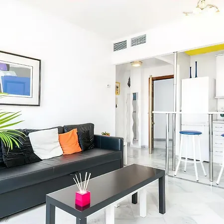 Lovely With River Views And Parking Málaga