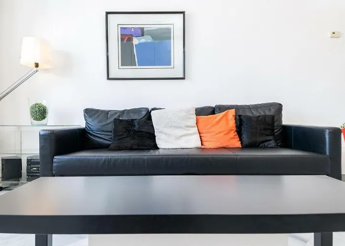 Lovely With River Views And Parking Apartmán