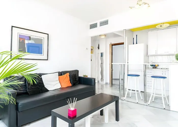 Lovely With River Views And Parking Màlaga
